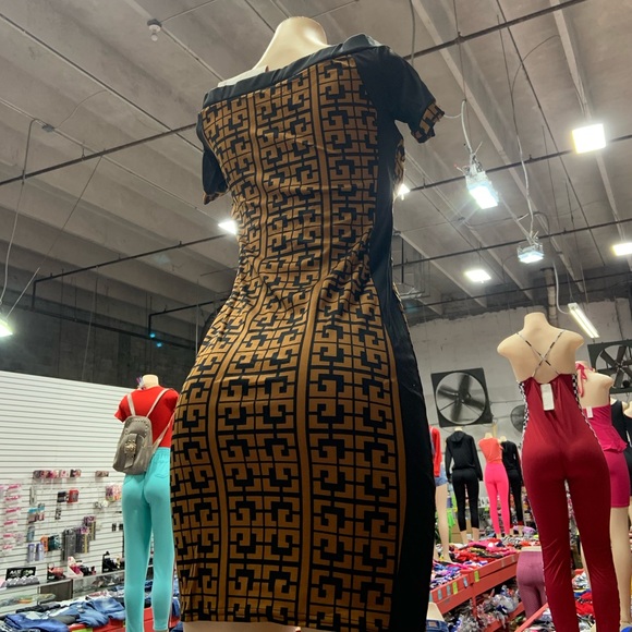 Short Sleeve Off Shoulder Bodycon
Coffee Dress #🤎 - Picture 3 of 8